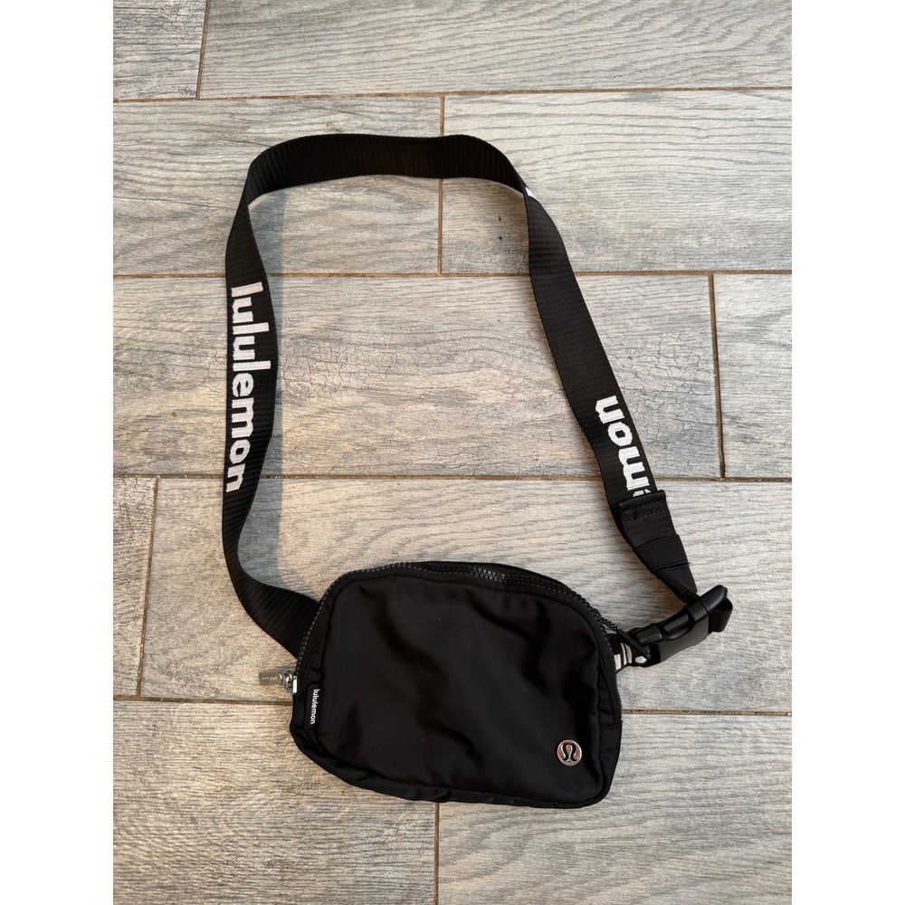 Lululemon Everywhere Belt Bag 1L Black Logo Strap LU9AX2S Spell Out Nylon Active